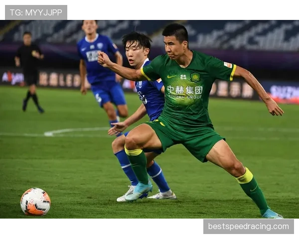 特写:沧州雄狮33岁老将的后腰角色转型,专司防守拦截与转换第一传